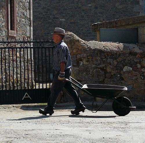 man-in-madrenos man-in-madrenos