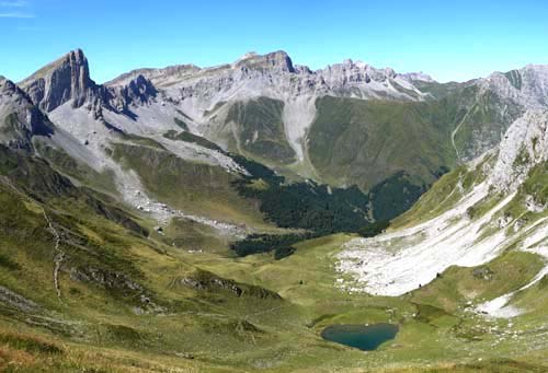 petretxema-and-lake petretxema-and-lake